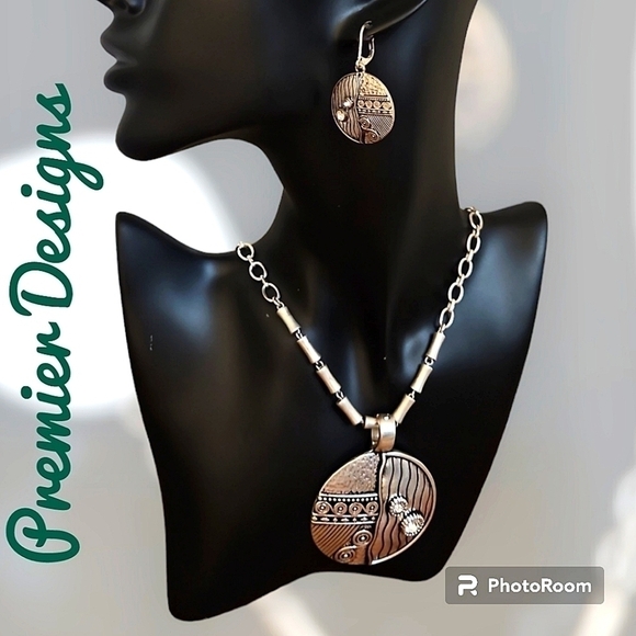 PREMIER DESIGNS New Seasons Reversible Abstract Circle Pendant Jewelry Set - Picture 1 of 9